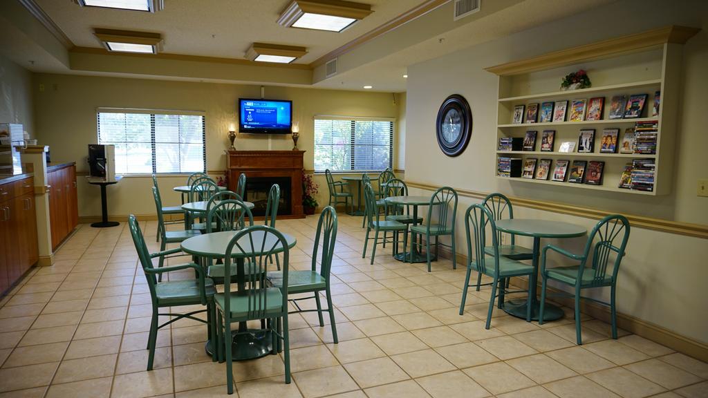 Wesley Inn Wichita Buitenkant foto